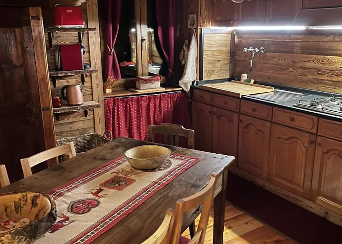 Casa Chevrere Introd